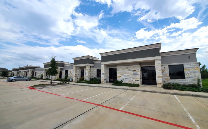 Pictures of Retail, Office, Special Purpose property located at 3129 Kingsley Dr, Pearland, TX 77584 for lease - image #1
