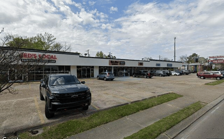 Pictures of Retail property located at 656 Jefferson Hwy, Baton Rouge, LA 70806 for lease - image #1