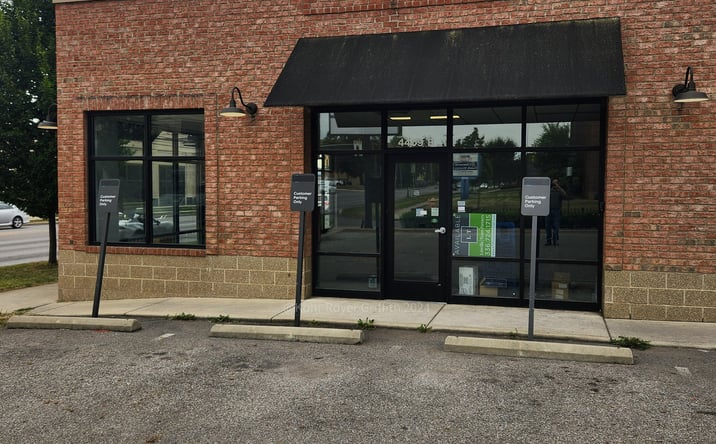 Pictures of Retail property located at 4409 N High St, Columbus, OH 43214 for lease - image #1