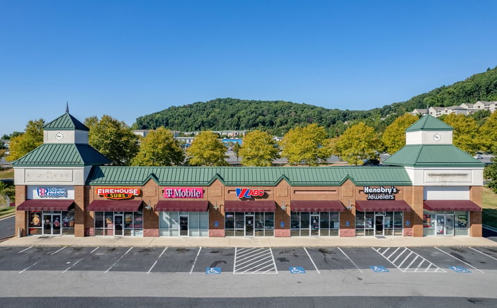 Pictures of Retail property located at 1028 Richmond Ave, Staunton, VA 24401 for lease - image #1