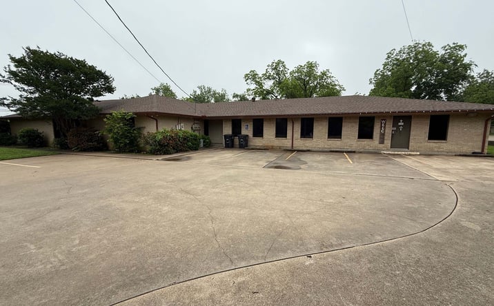 Pictures of Office property located at 907 Granbury St, Cleburne, TX 76033 for lease - image #1