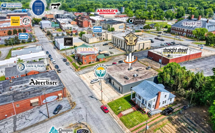 Pictures of Office property located at 221 W Laurens St, Laurens, SC 29360 for lease - image #1