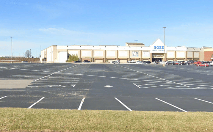 Pictures of Retail, Land, Restaurant property located at 200 Alton Square, Alton, IL 62002 for lease - image #1
