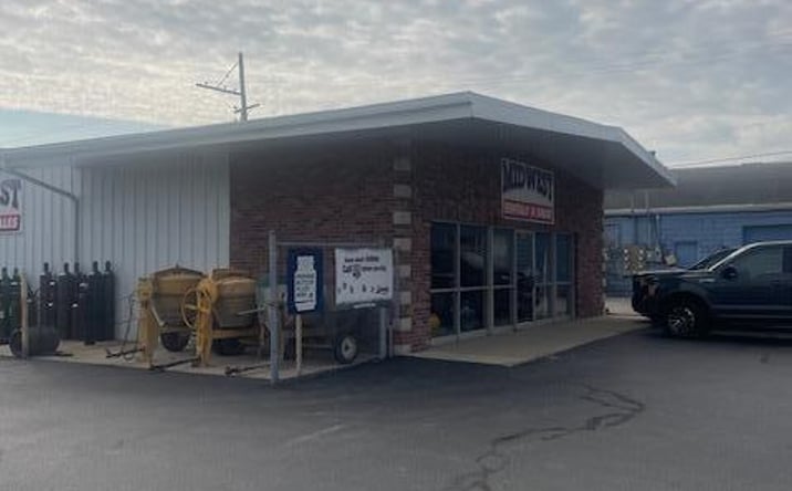 Pictures of Industrial property located at 906 Calumet Avenue, Valparaiso, IN 46383 for lease - image #1