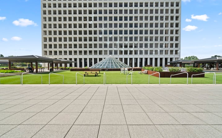 Pictures of Office property located at 2 Greenway Plz, Houston, TX 77027 for lease - image #1