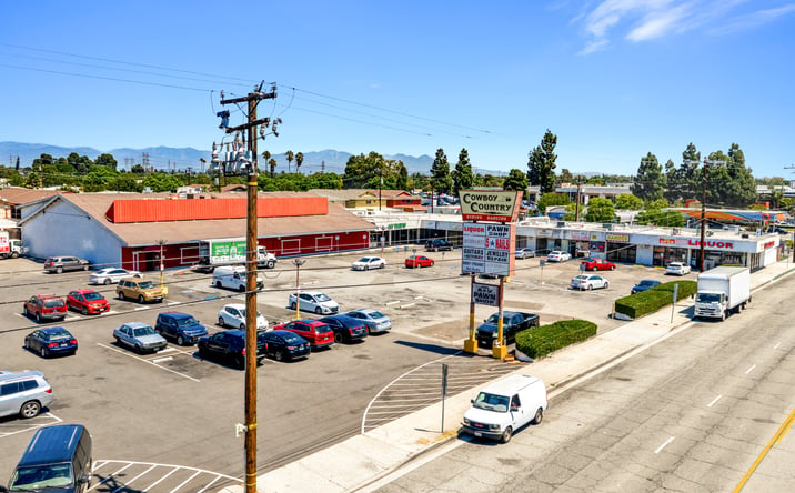 Pictures of Retail property located at 3321 E South St, Long Beach, CA 90805 for lease - image #1