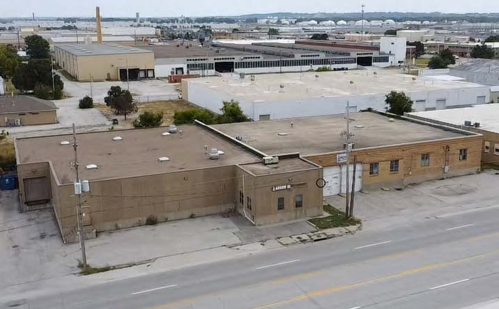 Pictures of Office, Industrial property located at 3255 N 7th St Trfy, Kansas City, KS 66115 for lease - image #1