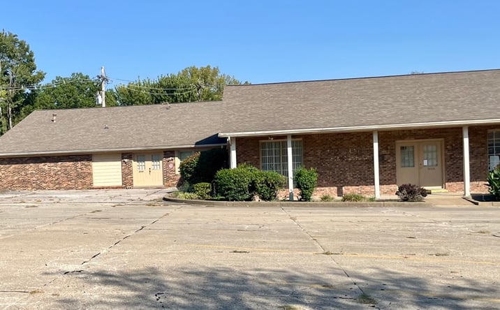 Pictures of Office property located at 5000 S Plaza Dr, Newburgh, IN 47630 for lease - image #1