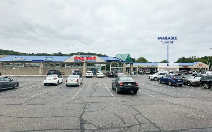 Pictures of Retail, Office, Restaurant property located at 3001-3015 N Wooster Ave, Dover, OH 44622 for lease - image #1