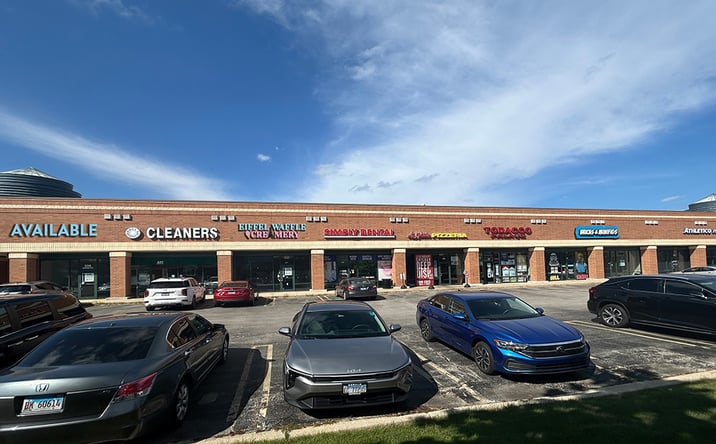 Pictures of Retail property located at 335 Geneva Road, Carol Stream, IL 60188 for lease - image #1