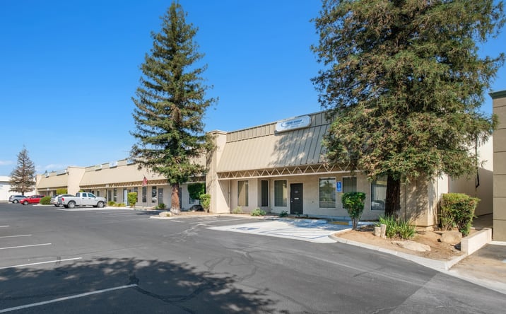 Pictures of Retail, Office, Industrial property located at 1486 Tollhouse Rd, Clovis, CA 93611 for lease - image #1