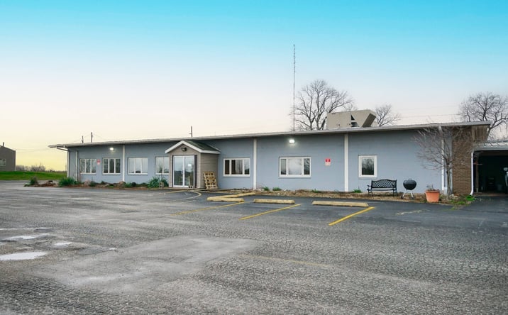 Pictures of Retail, Office property located at 1140 E Linn St, Canton, IL 61520 for lease - image #1