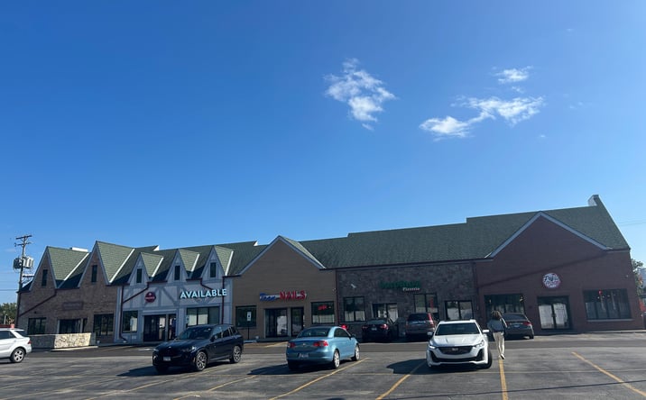 Pictures of Retail property located at 623 North Ave, Elmhurst, IL 60126 for lease - image #1