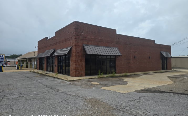Pictures of Retail property located at 609 N 2nd St, Booneville, MS 38829 for lease - image #1