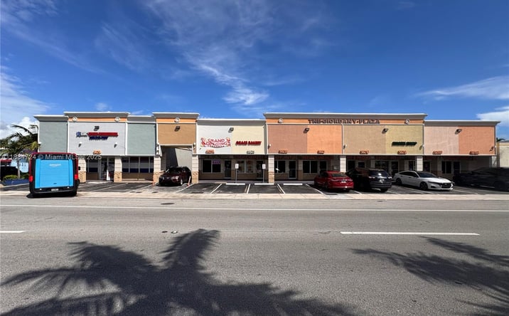 Pictures of Retail property located at 5829 W Hallandale Beach Blvd # 5821B, West Park, FL 33023 for lease - image #1