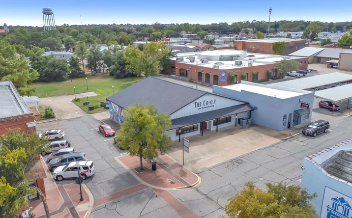 Pictures of Retail, Office, Special Purpose property located at 117 W Commerce St, Brenham, TX 77833 for lease - image #1