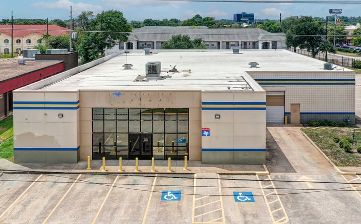 Pictures of Retail, Industrial property located at 17313 North Fwy, Houston, TX 77090 for lease - image #1