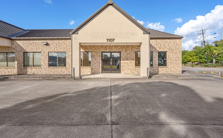 Pictures of Office property located at 1107 Fairmont Pkwy, Pasadena, TX 77504 for lease - image #1