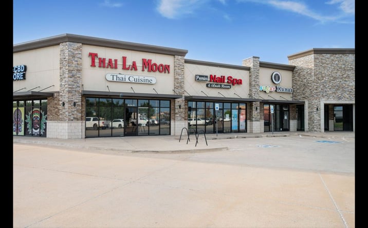 Pictures of Retail property located at 2012 NW 178th St, Edmond, OK 73012 for lease - image #1
