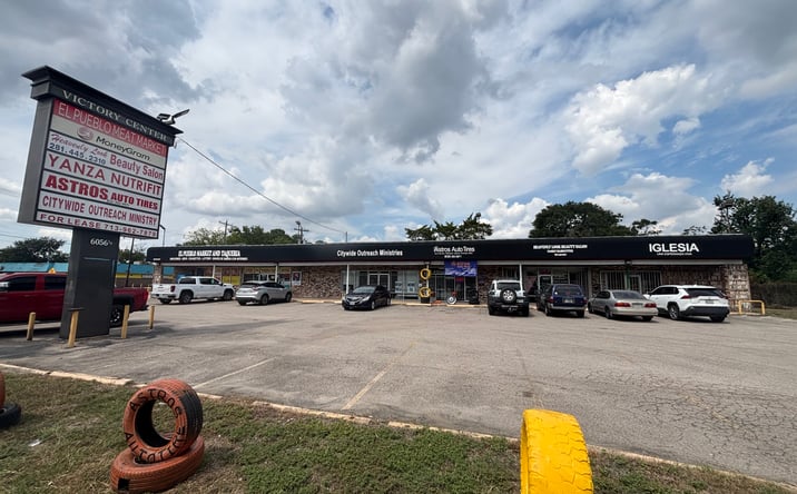 Pictures of Retail property located at 6056 Victory Dr, Houston, TX 77088 for lease - image #1