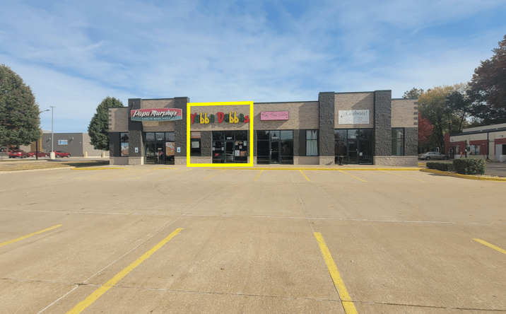 Pictures of Retail property located at 3207 Devils Glen Rd, Bettendorf, IA 52722 for lease - image #1