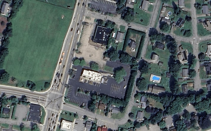 Pictures of Retail property located at 593 W Main Rd, Middletown, RI 02842 for lease - image #1