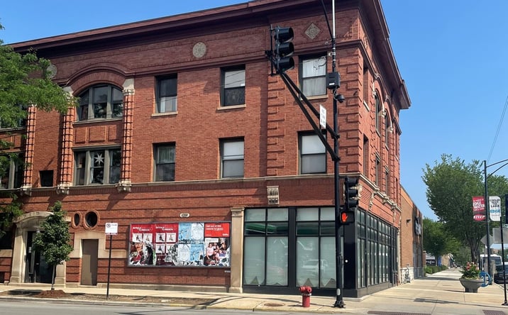 Pictures of Retail property located at 5200 N. Broadway St., Chicago, IL 60640-7484 for lease - image #1