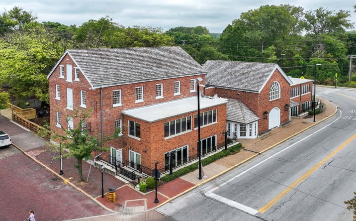Pictures of Retail, Restaurant property located at 920 S Main St, Saint Charles, MO 63301 for lease - image #1