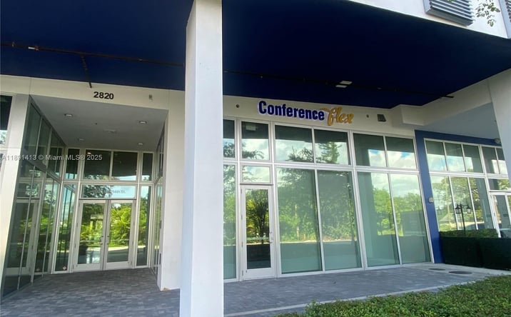 Pictures of Retail, Office, Restaurant property located at 2820 NE 214th St # 1, Aventura, FL 33180 for lease - image #1