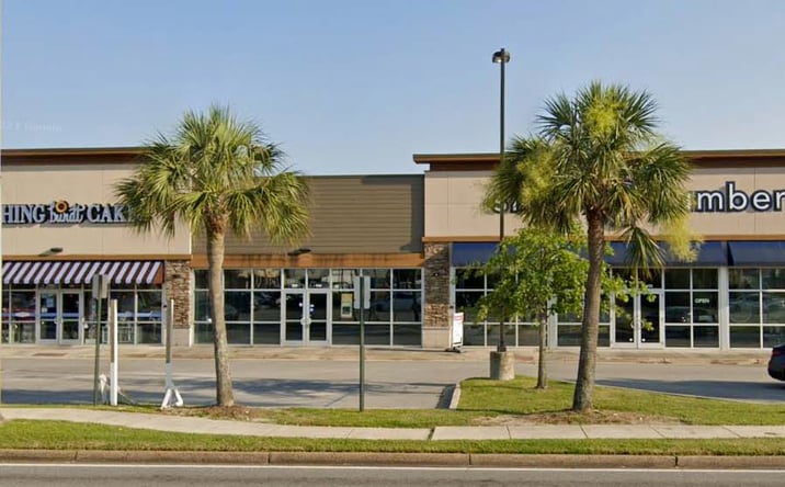 Pictures of Retail property located at 3255 Airport Blvd, Mobile, AL 36606 for lease - image #1