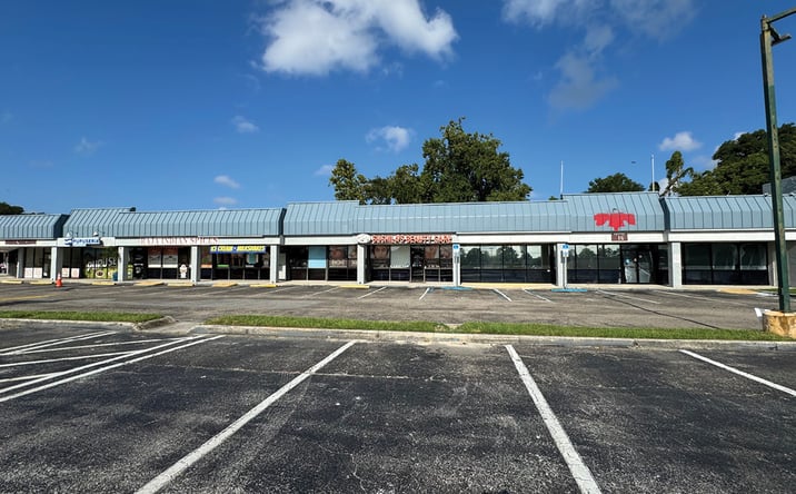 Pictures of Retail property located at 5111 Baymeadows Rd, Jacksonville, FL 32217 for lease - image #1