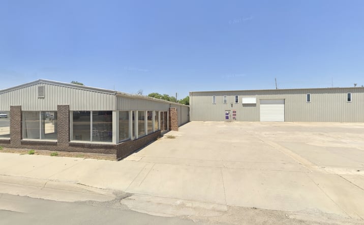 Pictures of Retail, Office, Industrial property located at 924 E 4th Ave, Hutchinson, KS 67501 for lease - image #1