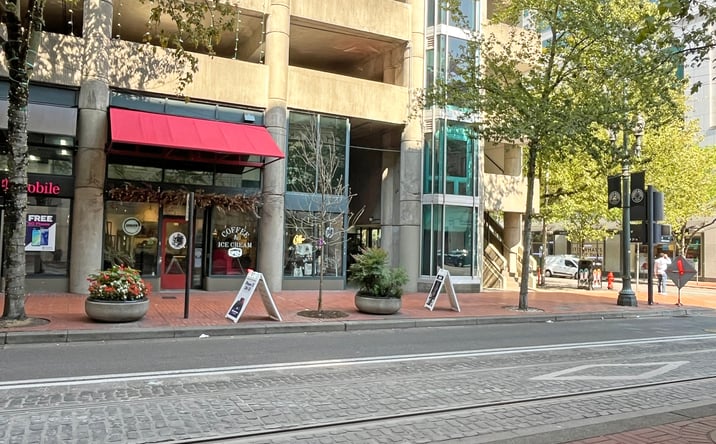 Pictures of Retail, Restaurant property located at 301 SW Morrison St, Portland, OR 97204 for lease - image #1