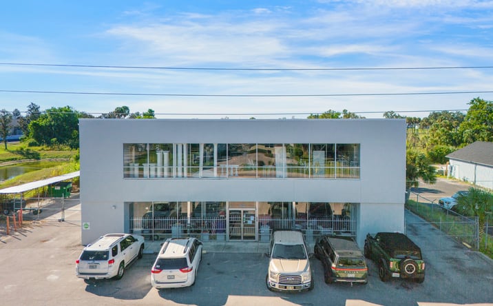 Pictures of Retail property located at 204 44th Ave E, Bradenton, FL 34203 for lease - image #1