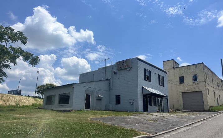 Pictures of Retail property located at 116 Tennessee St, Maryville, TN 37804 for lease - image #1