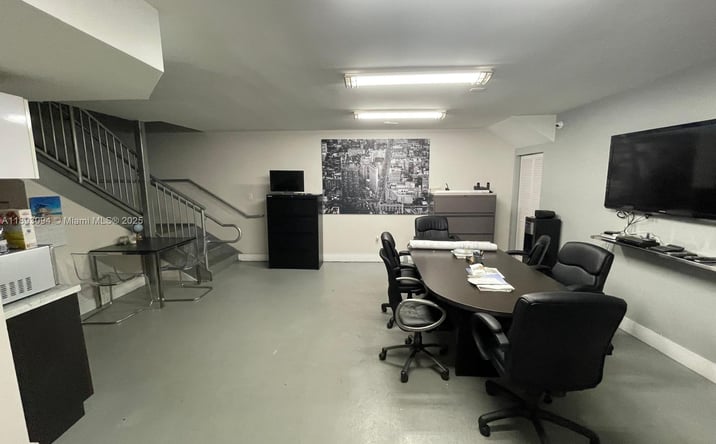 Pictures of Office property located at 10820 NW 138th St # C #1-C, Hialeah Gardens, FL 33018 for lease - image #1