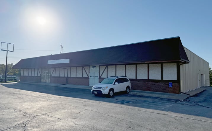Pictures of Retail, Industrial, Office property located at 10801 Blondo Street, Omaha, NE 68164 for lease - image #1
