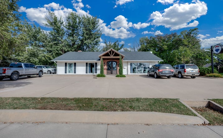 Pictures of Retail, Office property located at 2300 N Lorraine St, Hutchinson, KS 67502 for lease - image #1
