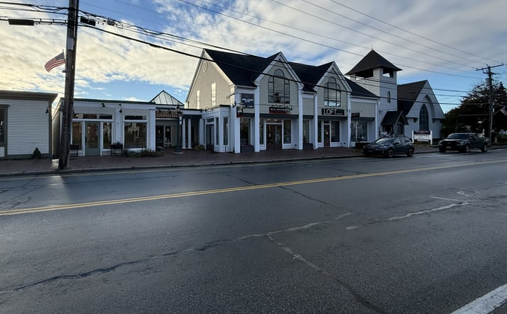 Pictures of Retail property located at 42 Main St, Freeport, ME 04032 for lease - image #1