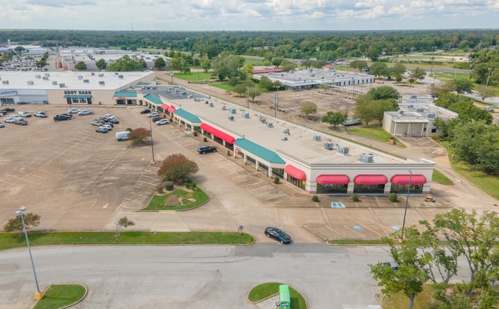 Pictures of Retail, Office, Restaurant property located at 120 TX-332, Lake Jackson, TX 77566 for lease - image #1