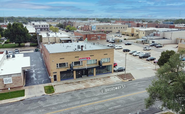 Pictures of Retail, Office property located at 123 E Broadway St, Newton, KS 67114 for lease - image #1