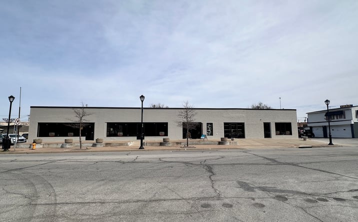 Pictures of Retail property located at 5805-5809 Merriam Drive, Shawnee, KS 66203 for lease - image #1