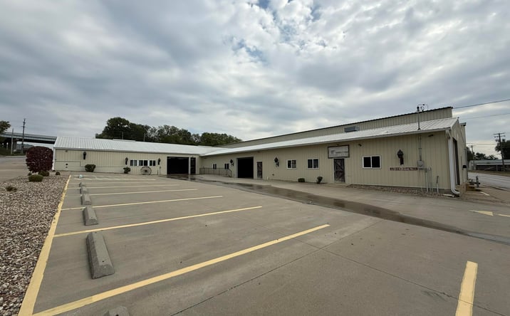 Pictures of Industrial, Office, Retail property located at 711 S FRONT Street, Quincy, IL 62301 for lease - image #1