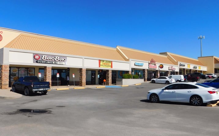 Pictures of Retail property located at 7500 N Mesa St, El Paso, TX 79912 for lease - image #1