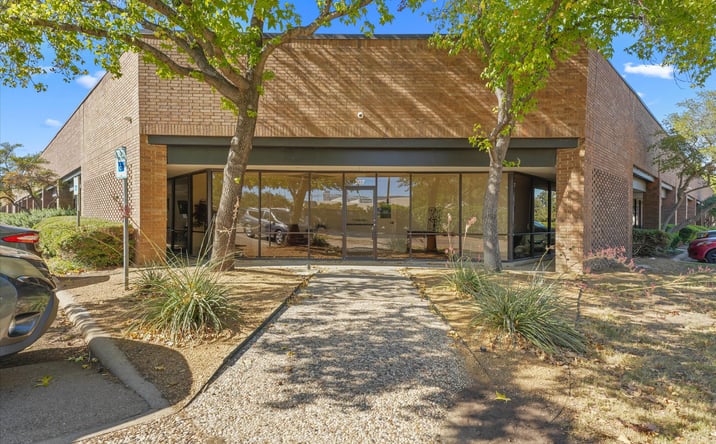 Pictures of Retail, Office property located at 3150 Premier Dr, Irving, TX 75063 for lease - image #1