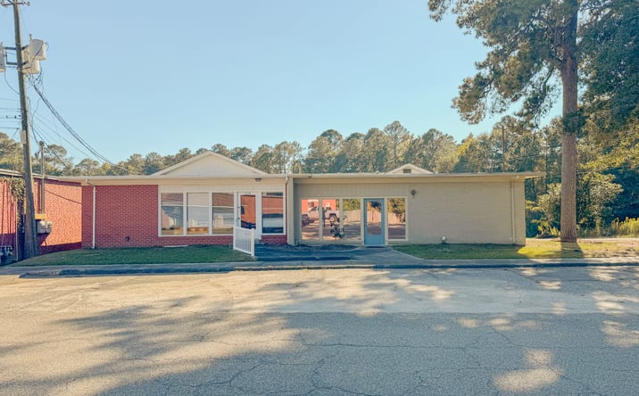 Pictures of Office property located at 3226 Old Bay Springs Rd, Laurel, MS 39440 for lease - image #1