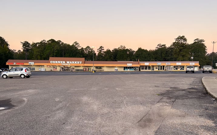 Pictures of Retail property located at 3164 Audubon Dr, Laurel, MS 39440 for lease - image #1
