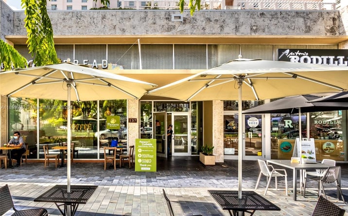 Pictures of Restaurant property located at 137 Miracle Mile, Coral Gables, FL 33134 for lease - image #1