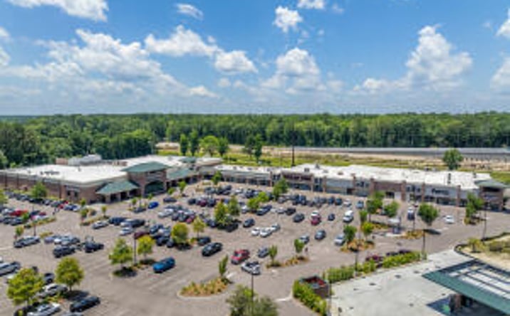 Pictures of Retail property located at 680 Bacons Bridge Road # 4, Summerville, SC 29485 for lease - image #1