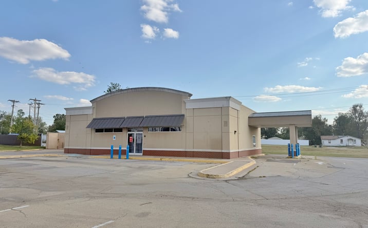 Pictures of Retail property located at 1405 E Main St, Cushing, OK 74023 for lease - image #1
